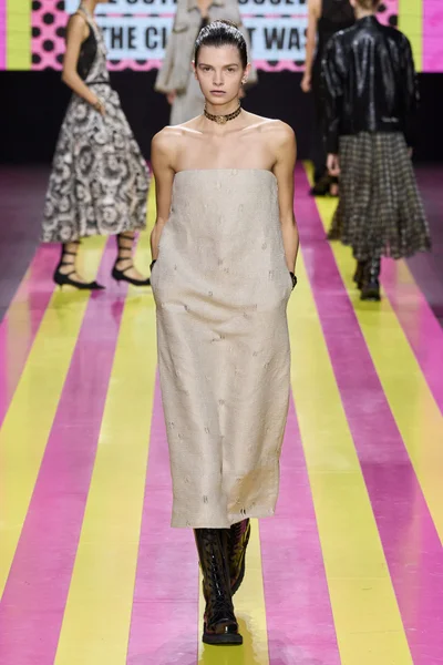 Look 50